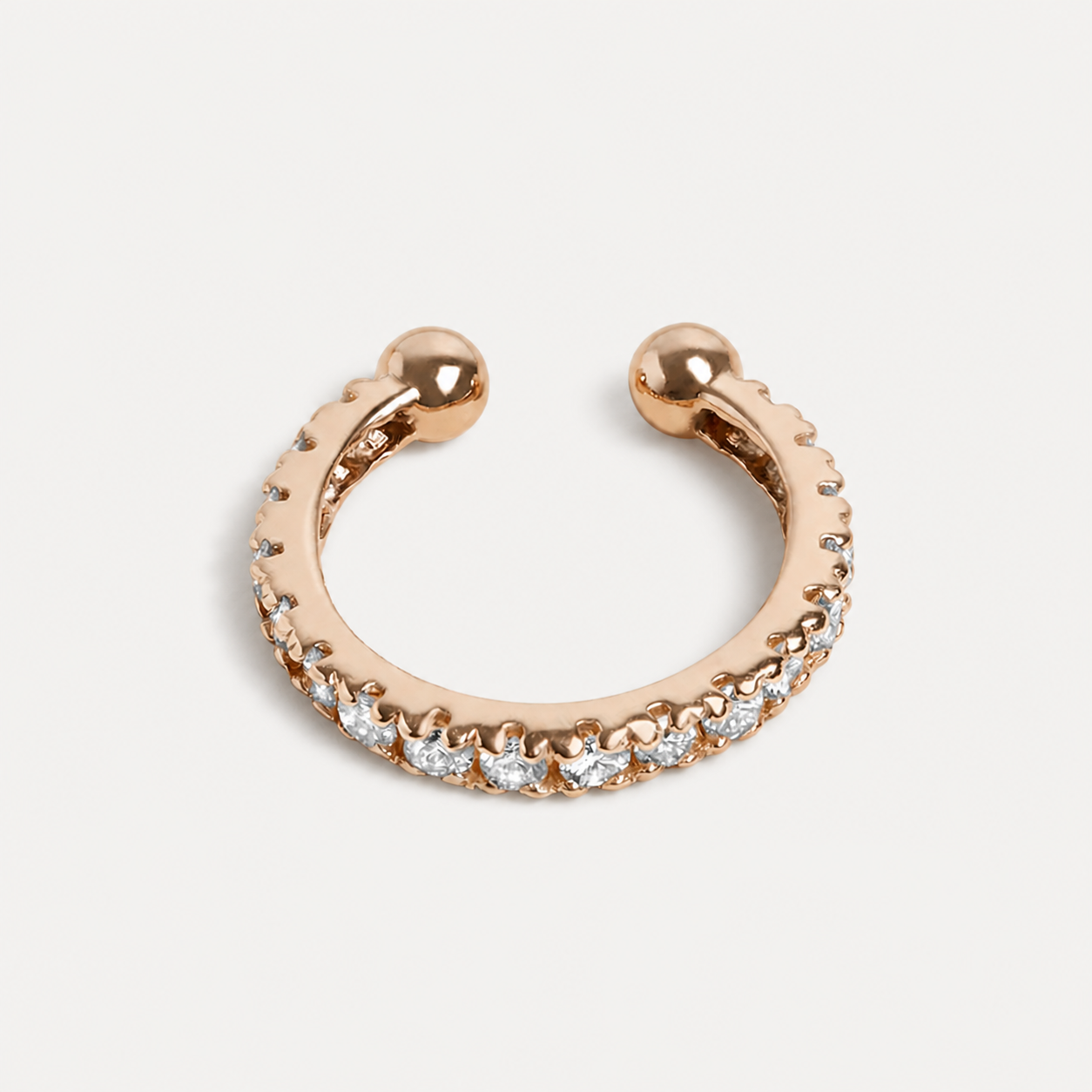 Earcuff Nova de OPALINE PARIS, bijou d'oreille en métal argenté avec design moderne et épuré, visible sur l'image.