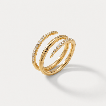 Bague Aure OPALINE PARIS en or avec pierre délicate, vue de face montrant le design élégant et raffinée.