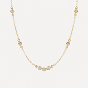 Collier Ana OPALINE PARIS en or avec pendentif délicat, porté sur un fond neutre, mettant en valeur le design élégant.