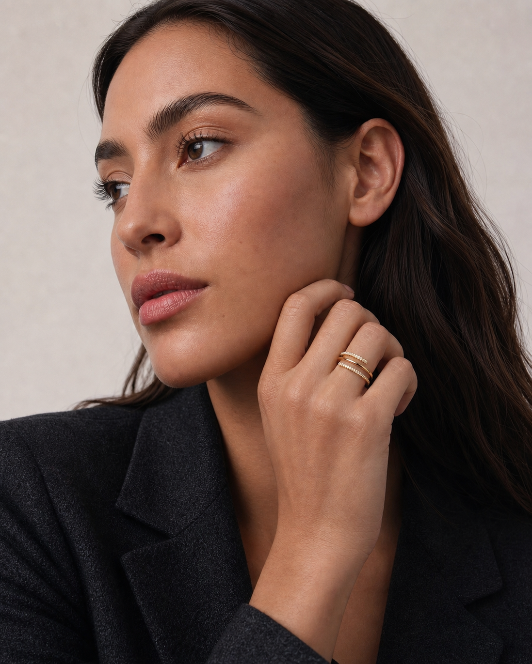 Bague Aure OPALINE PARIS en or avec pierre délicate, vue de face montrant le design élégant et raffinée.