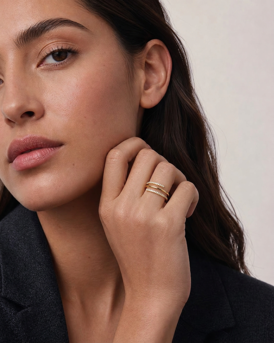 Bague Aure OPALINE PARIS en or avec pierre délicate, vue de face montrant le design élégant et raffinée.