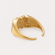 Bague Nicki en or avec pierre scintillante, conçue par OPALINE PARIS, vue en gros plan sur fond blanc.