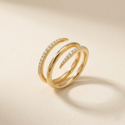 Bague Aure OPALINE PARIS en or avec pierre délicate, vue de face montrant le design élégant et raffinée.