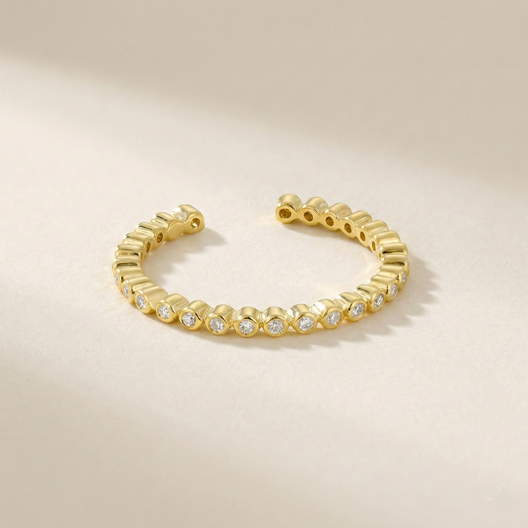 Bague Nea OPALINE PARIS en or avec pierre précieuse, vue de face montrant le design élégant et la finition raffinée