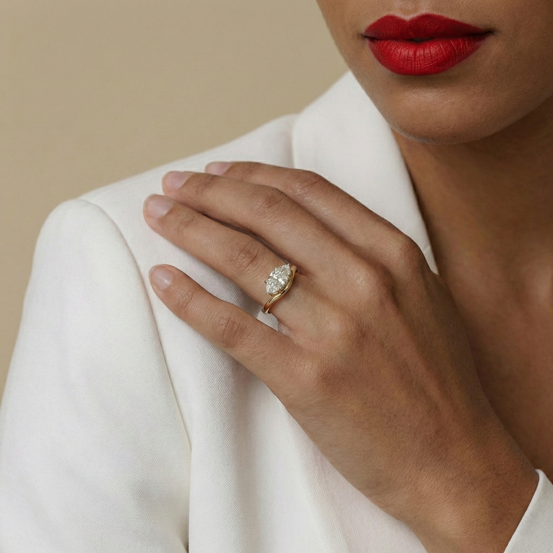 Bague Milie en or avec pierre précieuse, bracelet élégant de la marque OPALINE PARIS, vue de face.