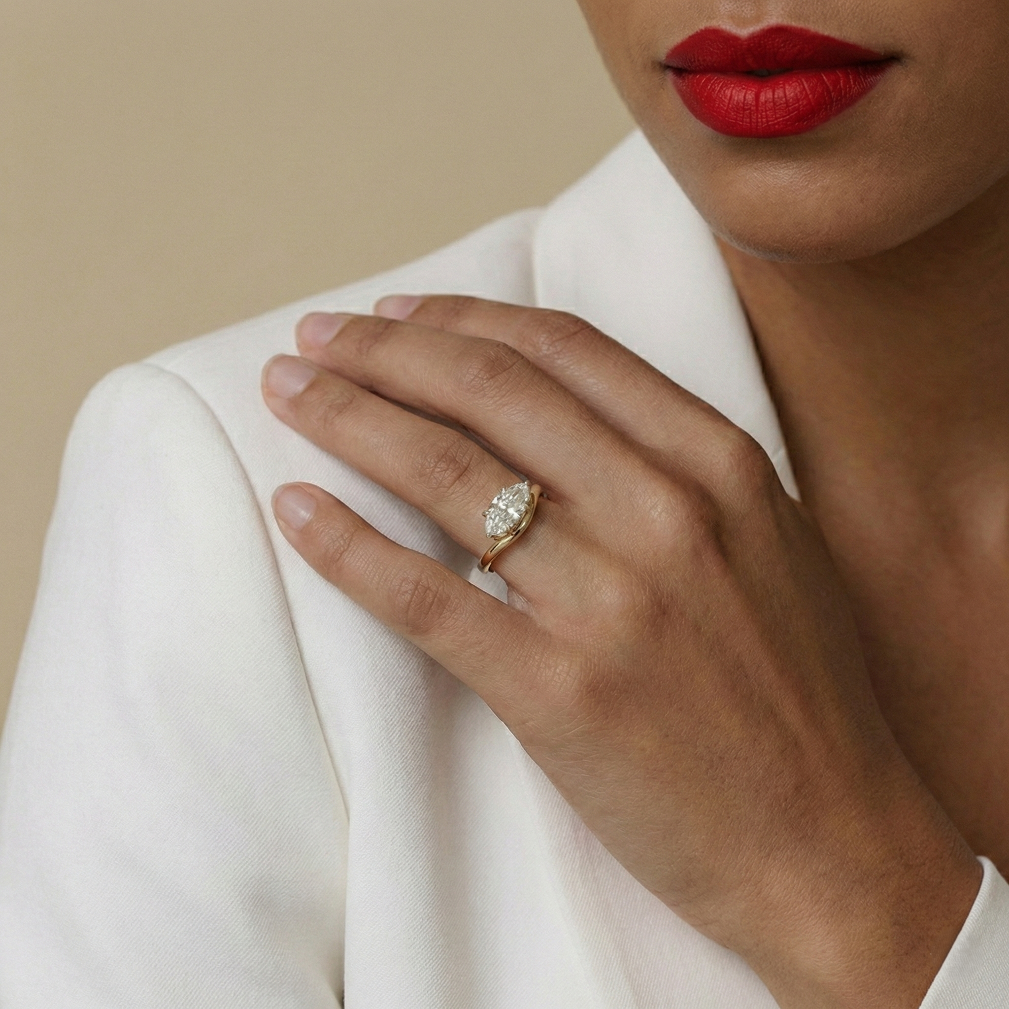 Bague Milie en or avec pierre précieuse, bracelet élégant de la marque OPALINE PARIS, vue de face.