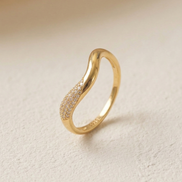 Bague Reva OPALINE PARIS en argent avec un design élégant et fin, vue de face sur fond blanc.