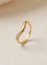 Bague Reva OPALINE PARIS en argent avec un design élégant et fin, vue de face sur fond blanc.