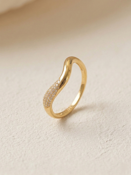 Bague Reva OPALINE PARIS en argent avec un design élégant et fin, vue de face sur fond blanc.