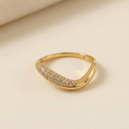 Bague Reva OPALINE PARIS en or avec un design délicat et élégant, vue de face avec détails fins et finition brillante