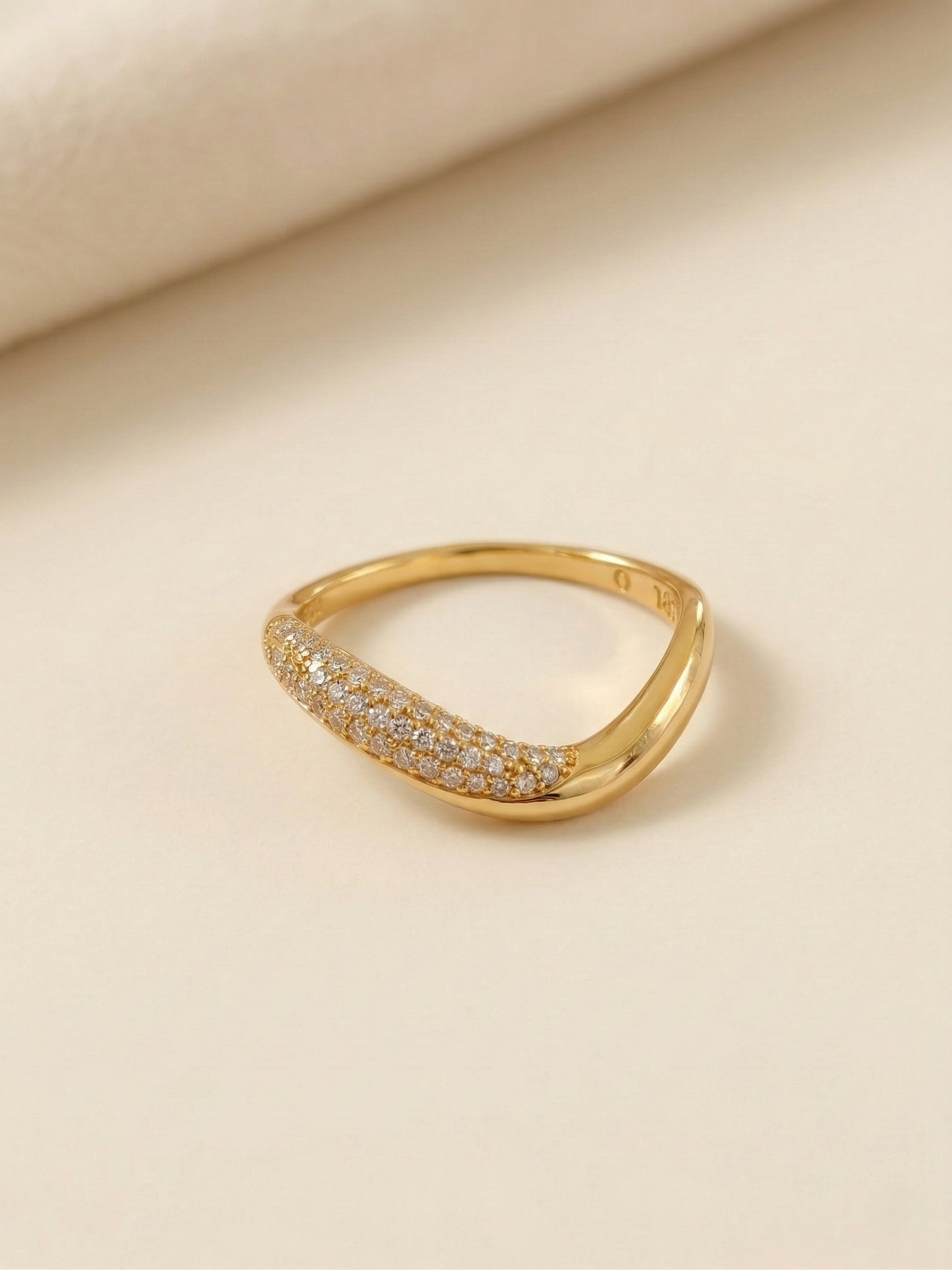 Bague Reva OPALINE PARIS en or avec un design délicat et élégant, vue de face avec détails fins et finition brillante