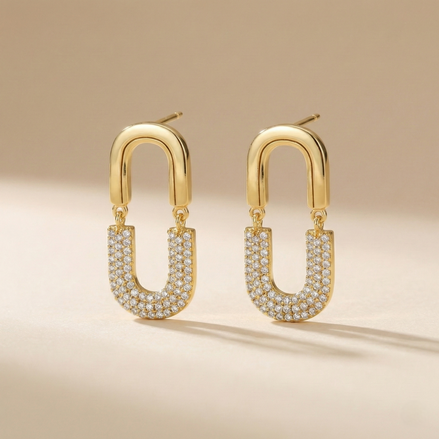 Boucles d'oreilles Stella OPALINE PARIS en or avec pierres délicates, vues en gros plan sur fond blanc.