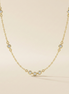 Collier Ana OPALINE PARIS en or avec pendentif délicat, porté sur un fond neutre, mettant en valeur le design élégant.