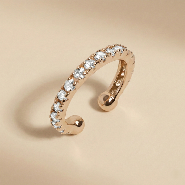 Earcuff Nova de OPALINE PARIS, bijou d'oreille en métal argenté avec design moderne et épuré, visible sur l'image.