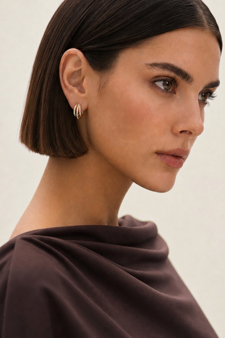 Boucles d'oreilles Ora OPALINE PARIS en or avec design élégant et détails raffinés.