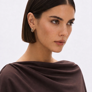 Boucles d'oreilles Ora OPALINE PARIS en or avec design élégant et détails raffinés.