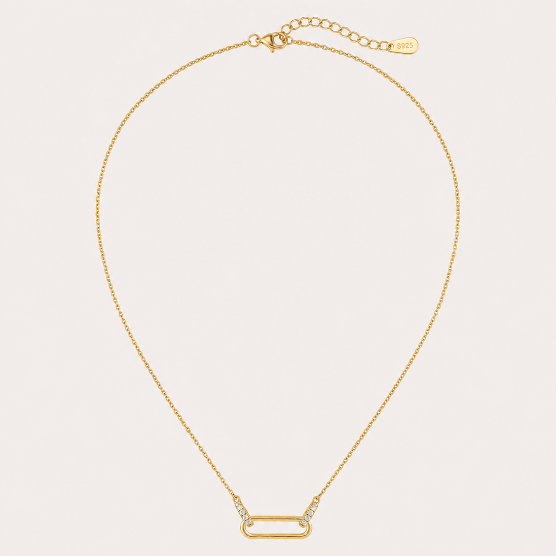 Collier Melia OPALINE PARIS en or avec pendentif délicat, porté sur fond blanc.