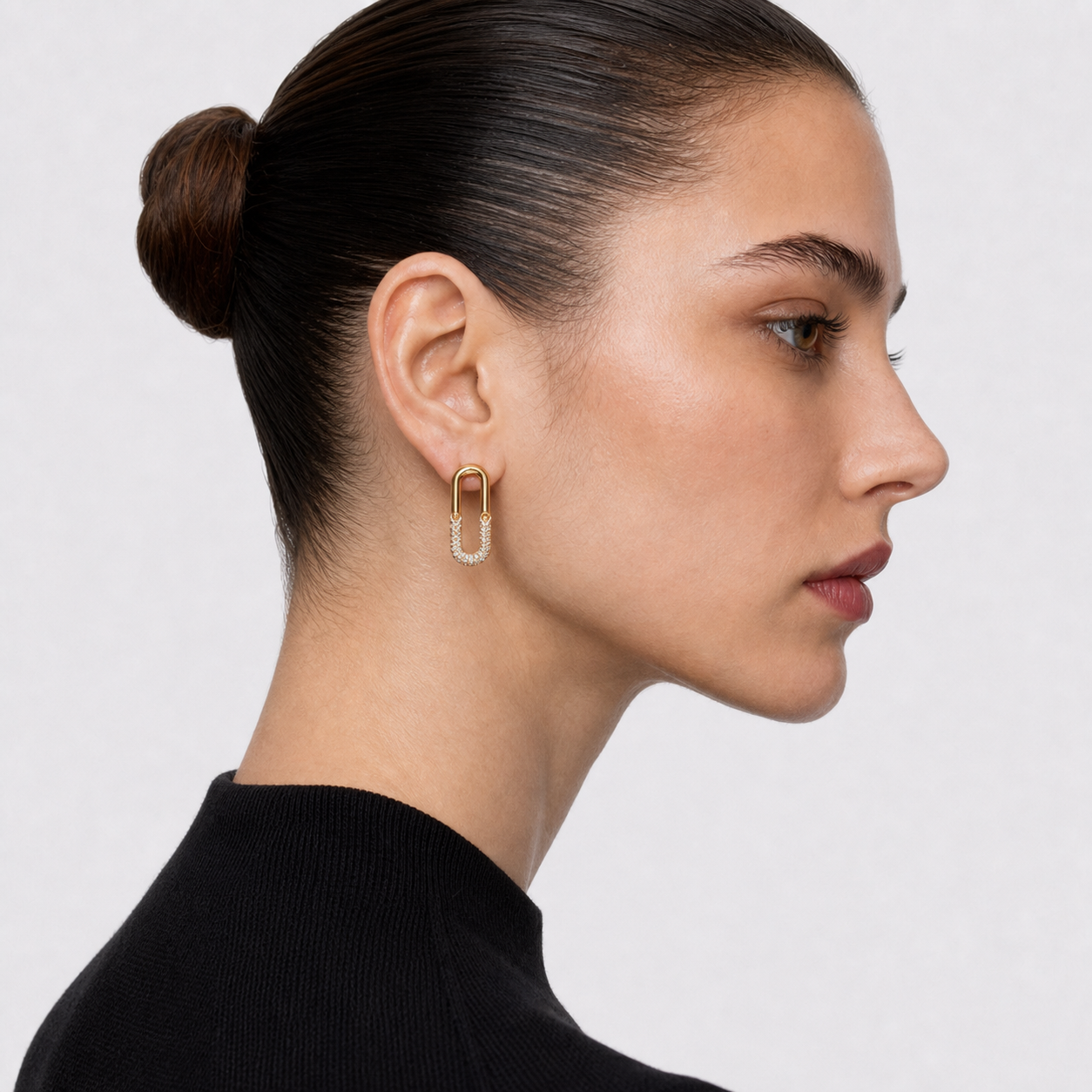 Boucles d'oreilles Stella OPALINE PARIS avec design élégant en métal doré et pierres scintillantes.