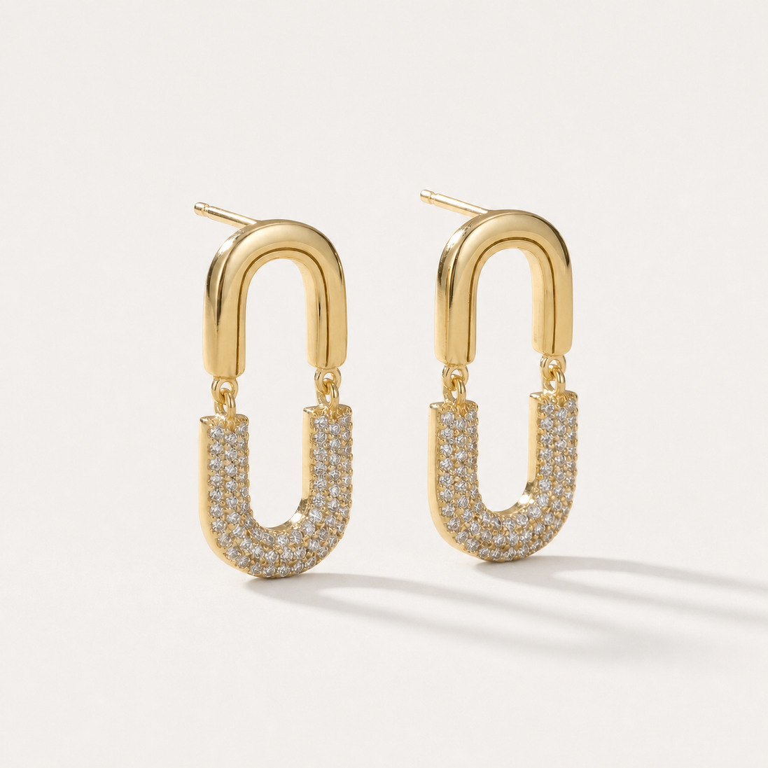 Boucles d'oreilles Stella OPALINE PARIS avec design élégant en métal doré et pierres scintillantes.