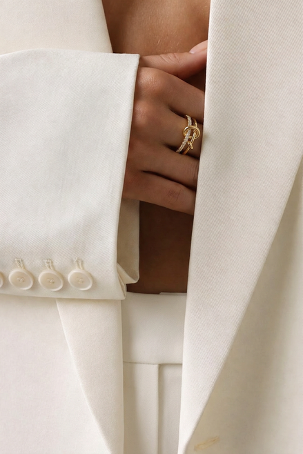 Bague Tara en or avec pierre précieuse, fabriquée par OPALINE PARIS, visible avec détails de la bague.