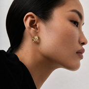 Boucles d'oreilles Thea OPALINE PARIS en or avec pendentifs élégants et détails raffinés.
