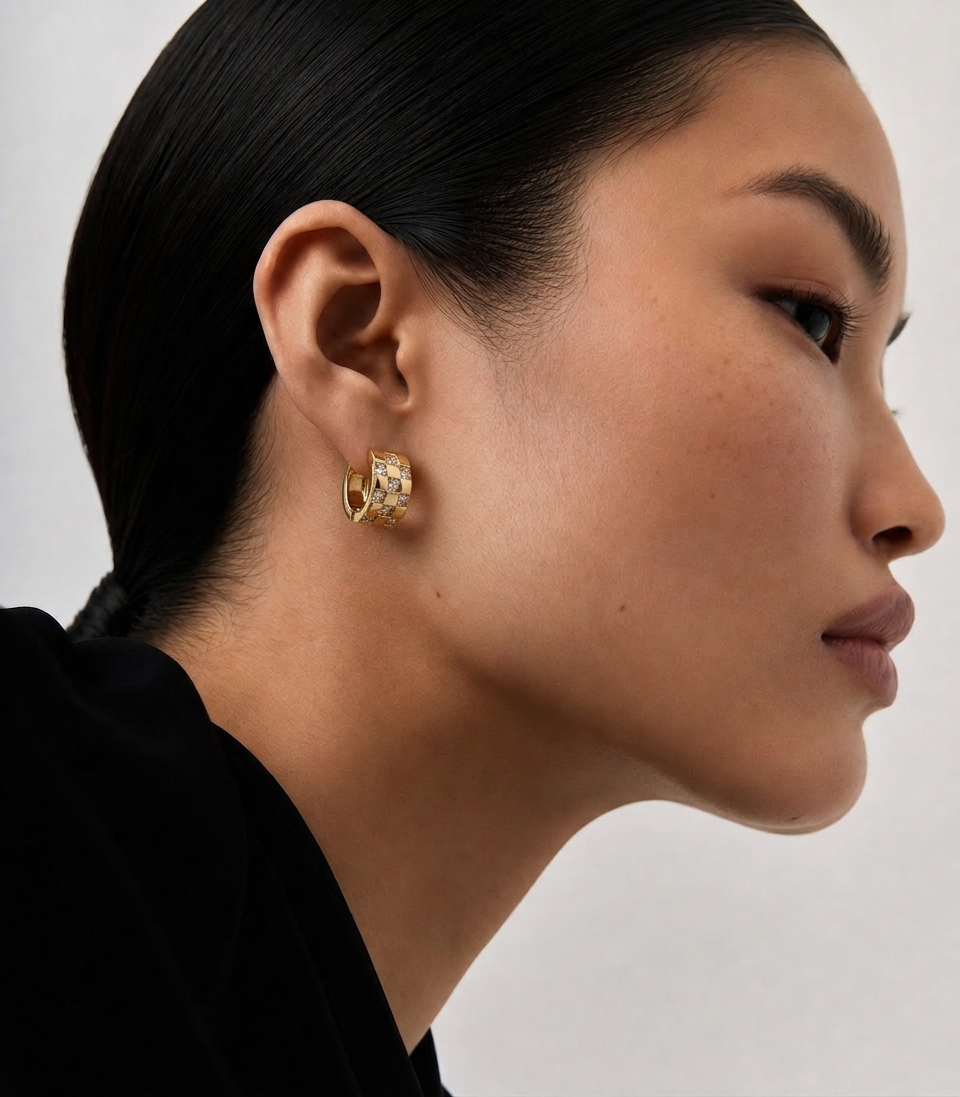 Boucles d'oreilles Thea OPALINE PARIS en or avec pendentifs élégants et détails raffinés.