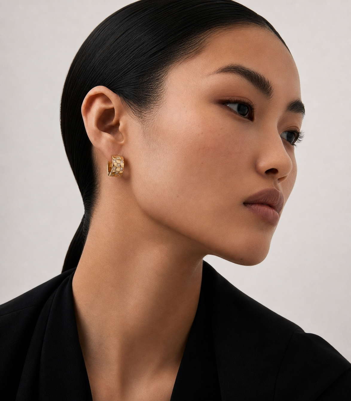 Boucles d'oreilles Thea OPALINE PARIS en or avec pendentifs élégants et détails raffinés.